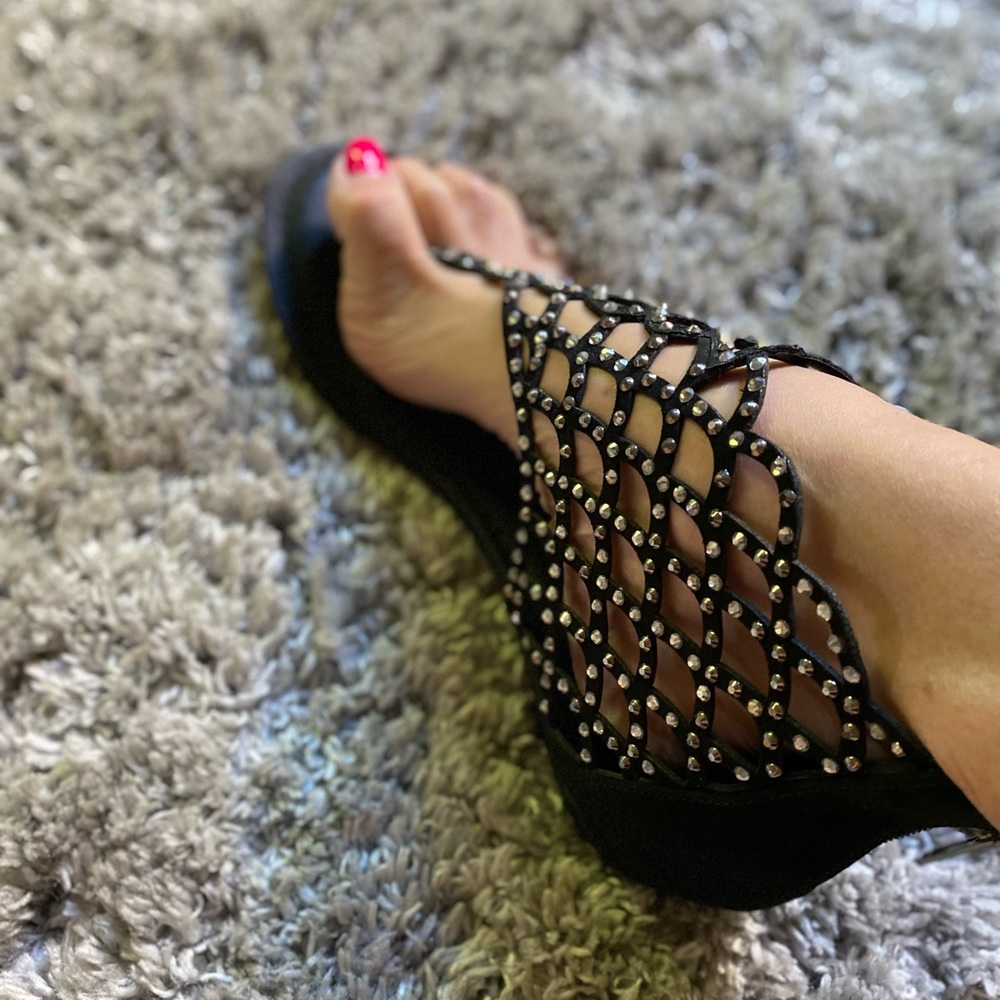 Wedding or brunch! However you party, these sandals are the perfect pair! 🥳